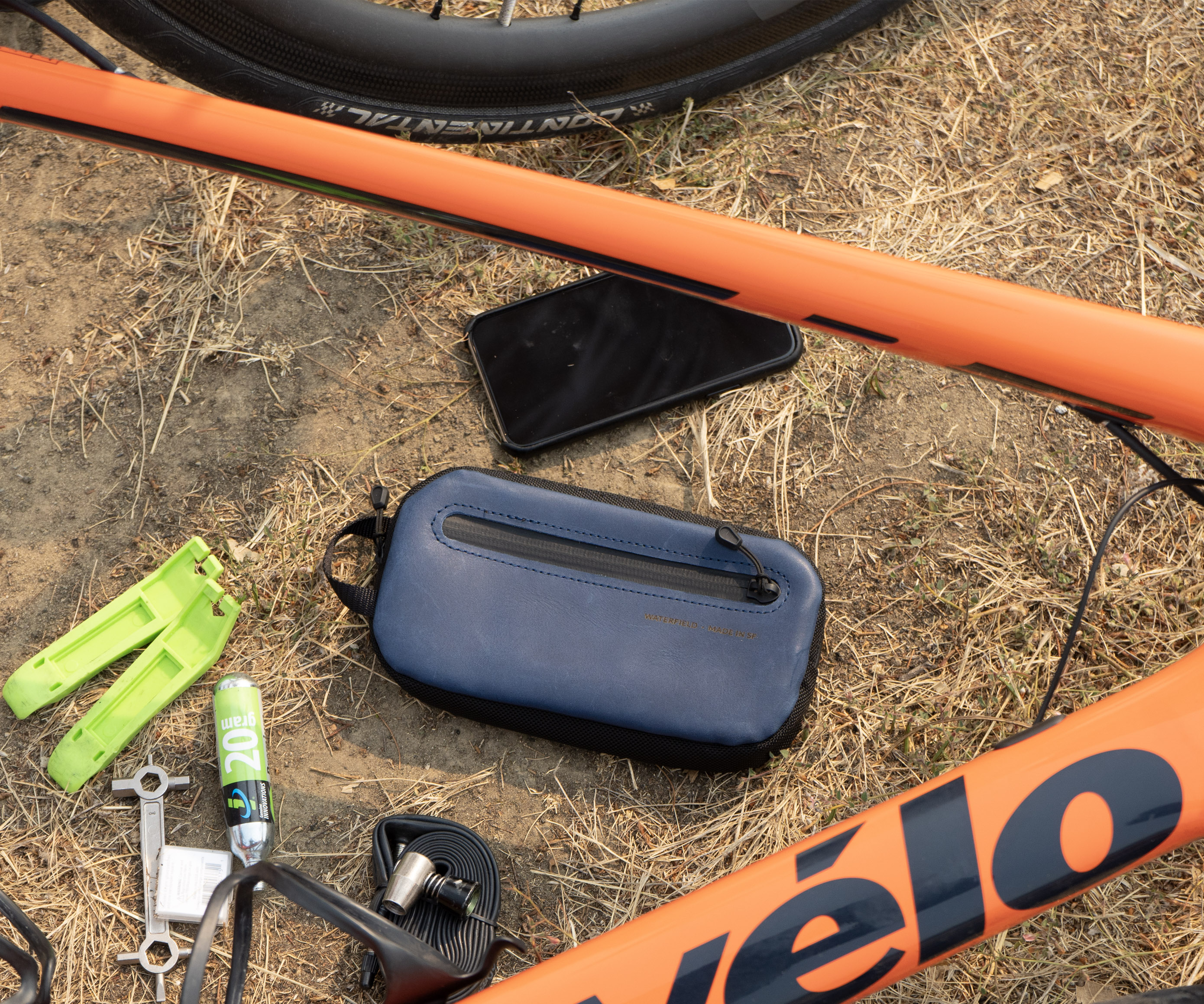 Svelte Jersey Pocket Tool Case Keeps Cycling Essentials Easily Accessible